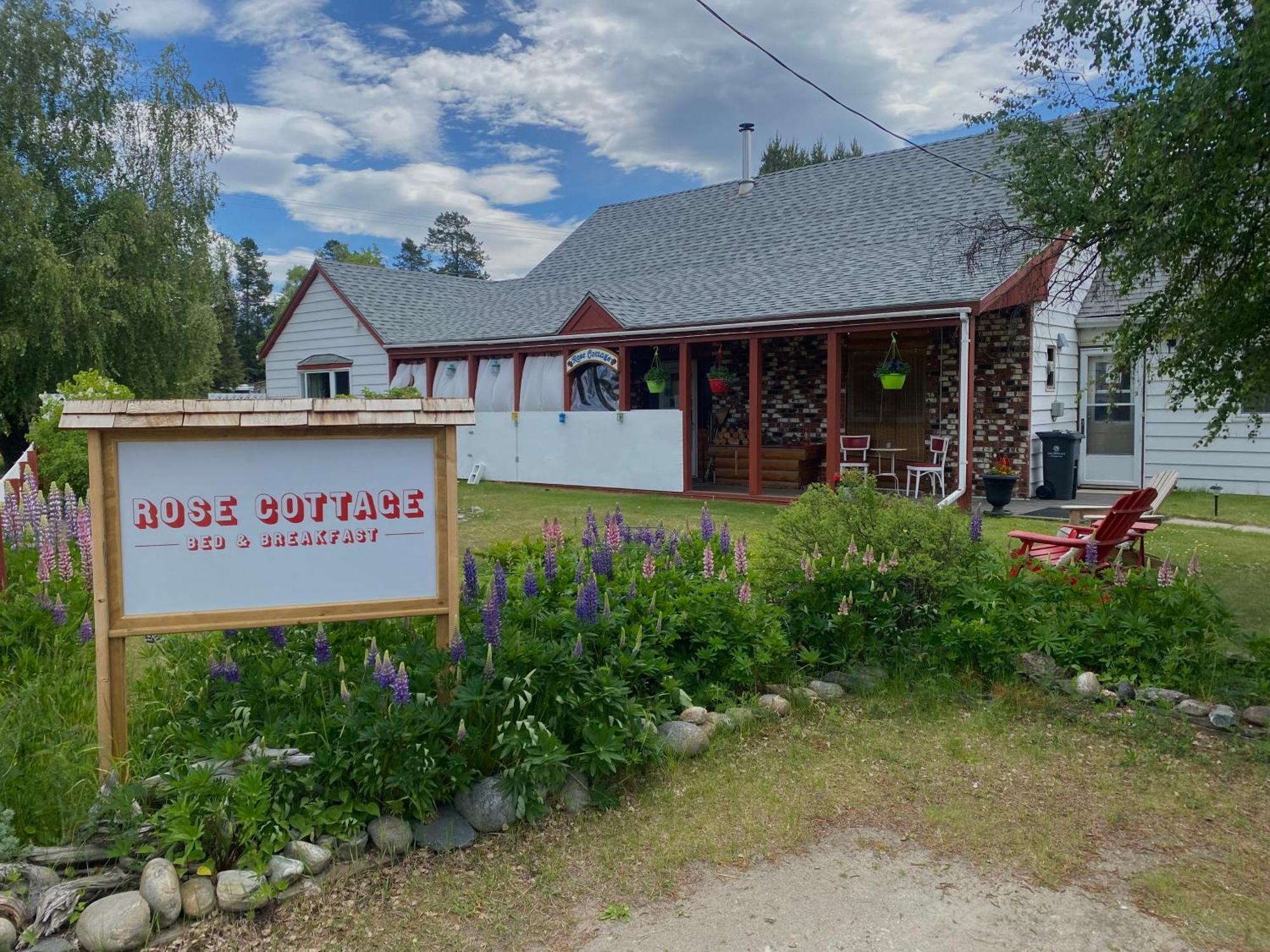 Rose Cottage Bed & Breakfast Valemount Ngoại thất bức ảnh